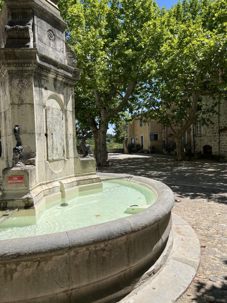 Fontaine de la place Astruc à Sauve